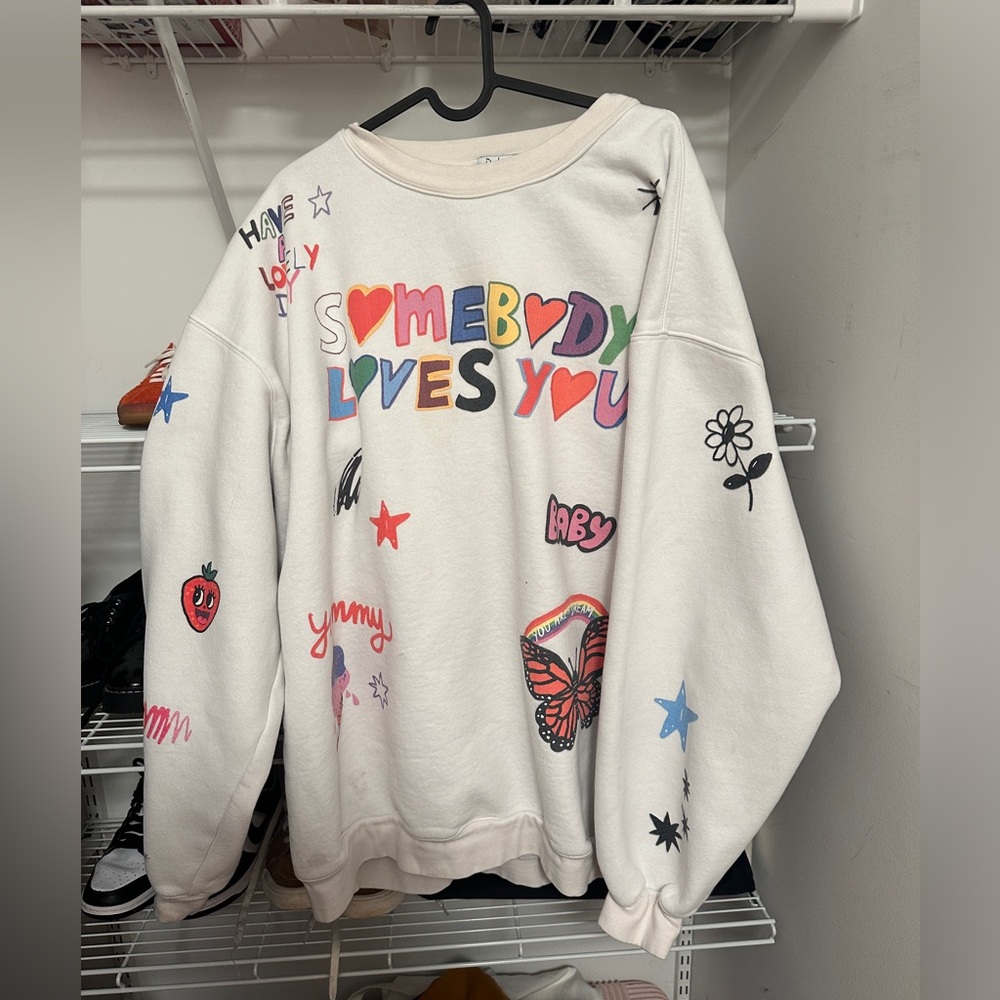 somebody loves you sweatshirt 💘